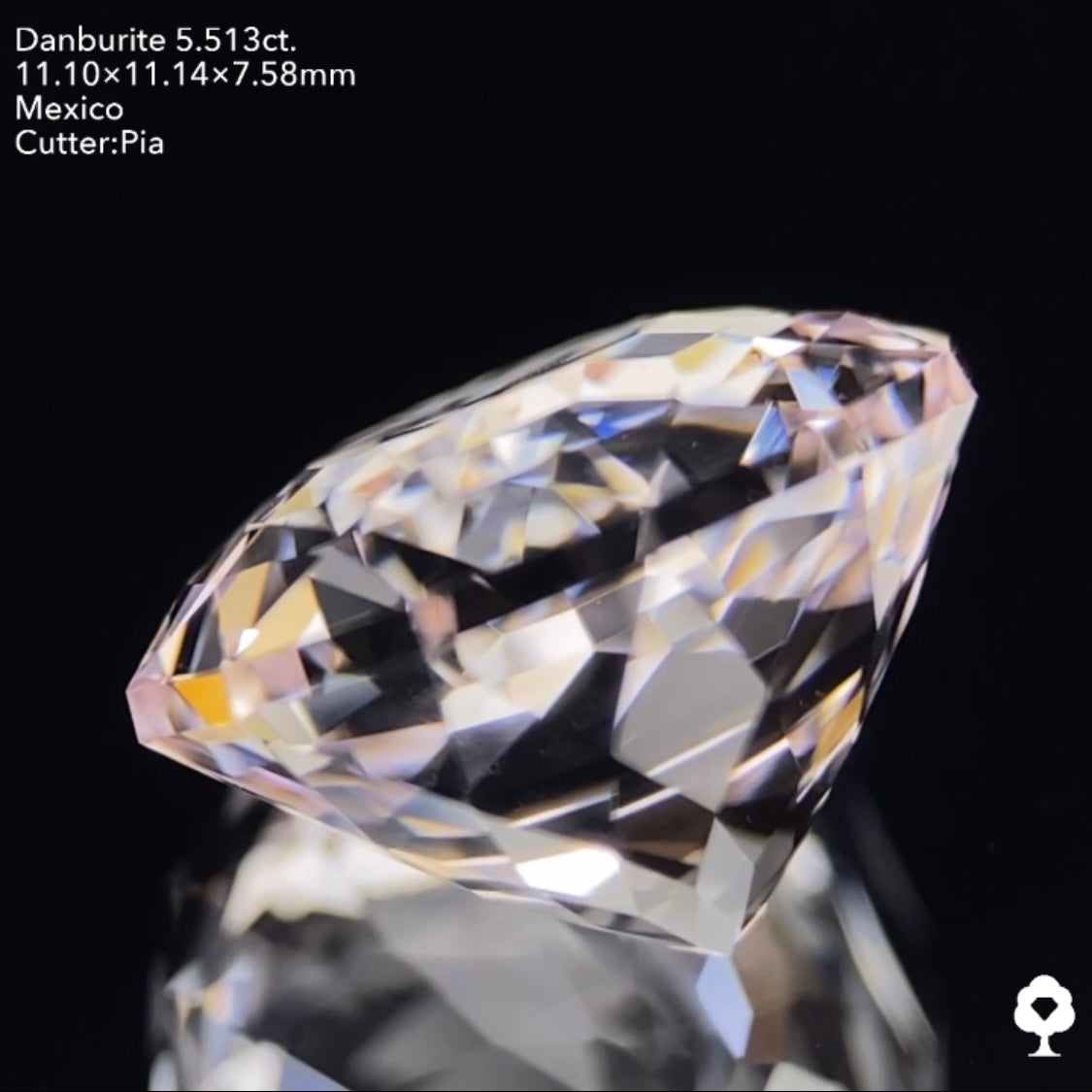 クラウンの新カットによるギラギラが美しい★カラーレスダンビュライト5.513ct ピアッちゃん作品