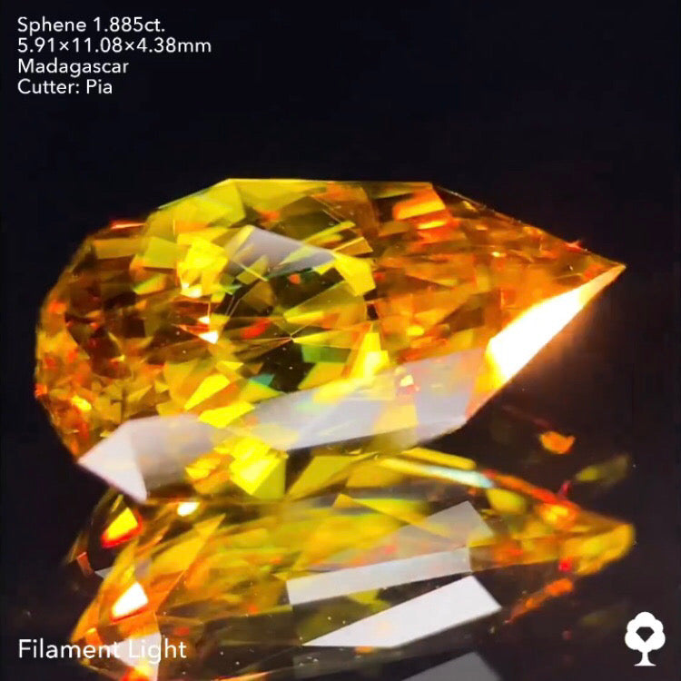 6ctから抽出された鋭くギラめくシャープペアシェイプ★スフェーン1.885ct ピアッちゃん作品★ハラキリプライス