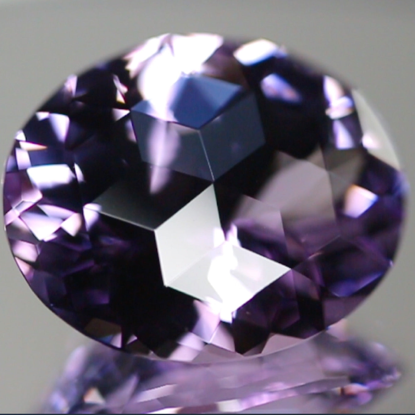 【SOLD OUT】可愛い色合いながら迫力満天のキューブスターオーバル★アメジスト8.80ct/ゲオちゃん作品★お問い合わせ1番乗り価格★