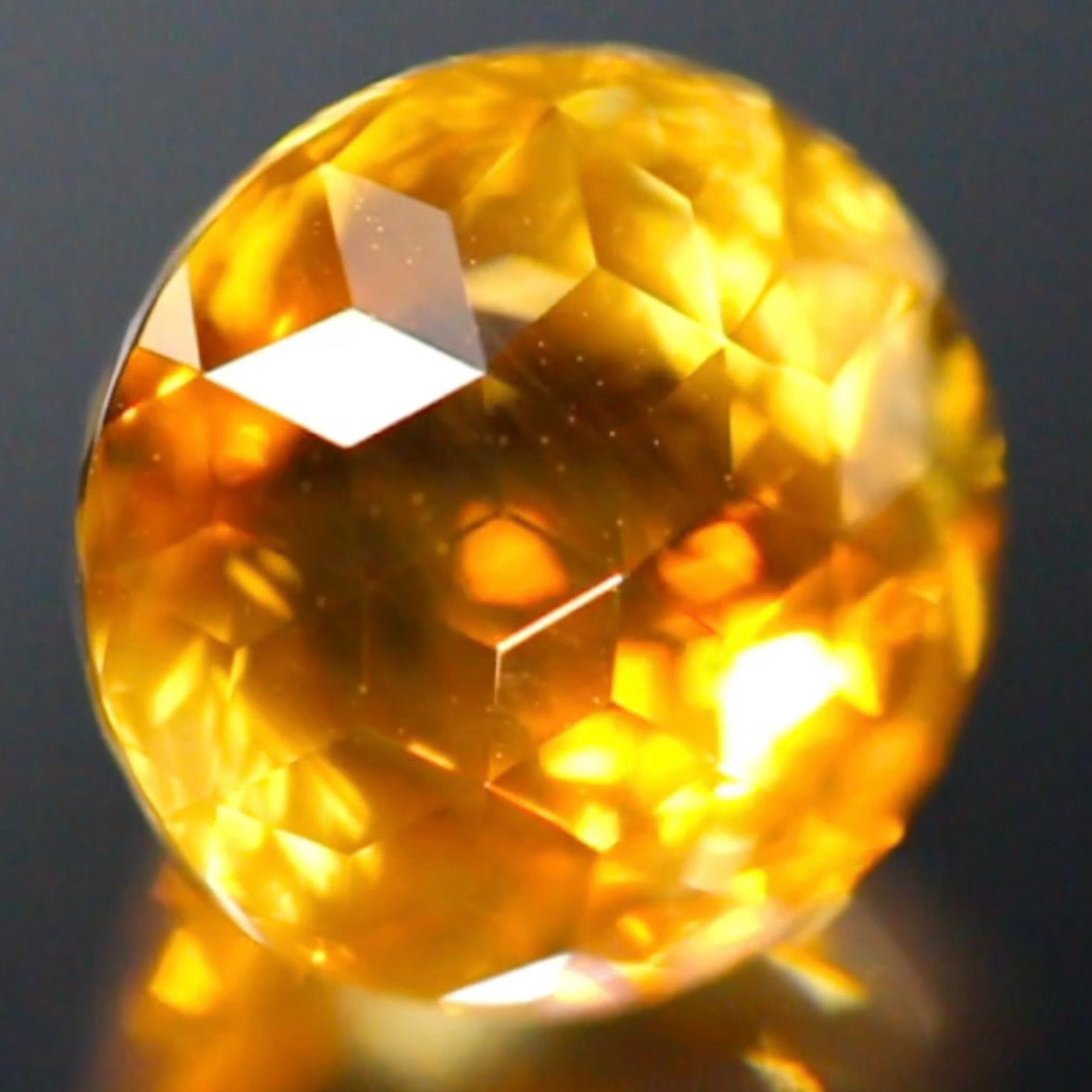 これぞ【キューブスターカット】濃厚ゴールドの美しい満月★ラブラドライト4.150ct ゲオちゃん作品✨こちらはクーポンはごめんなさい🙏