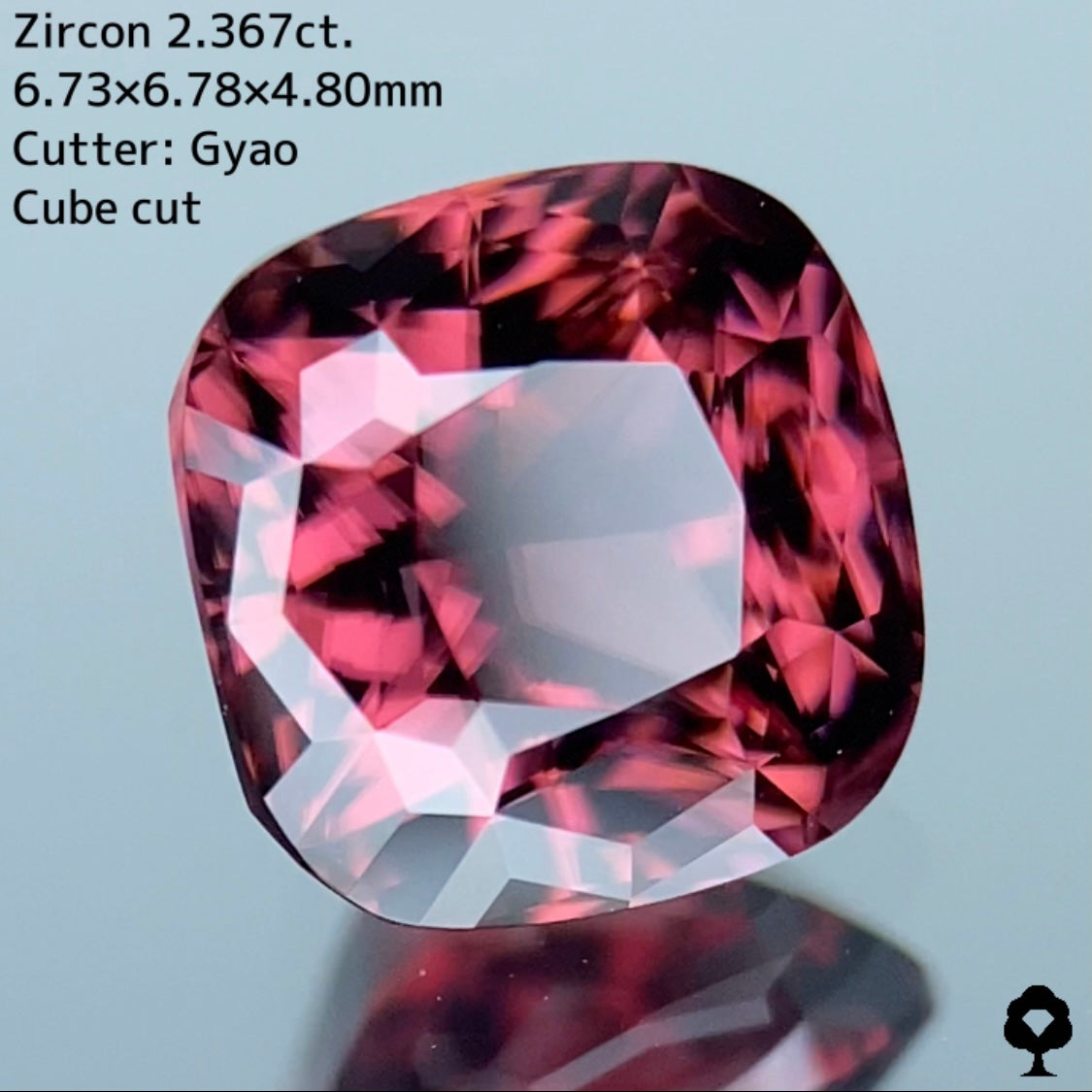サンセットピンクが濃厚な果実の味わいを思わせる★ジルコン 2.367ct【Cube cut】