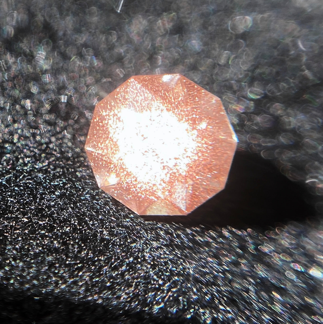 💖お待たせしました❣️ファンシーラウンドのオレゴンサンストーン0.39ct(テーブルからはみ出るシラー🙈💓)☀️💎ピアッちゃん作品【4/30チハルーム】GW特別特価❗️