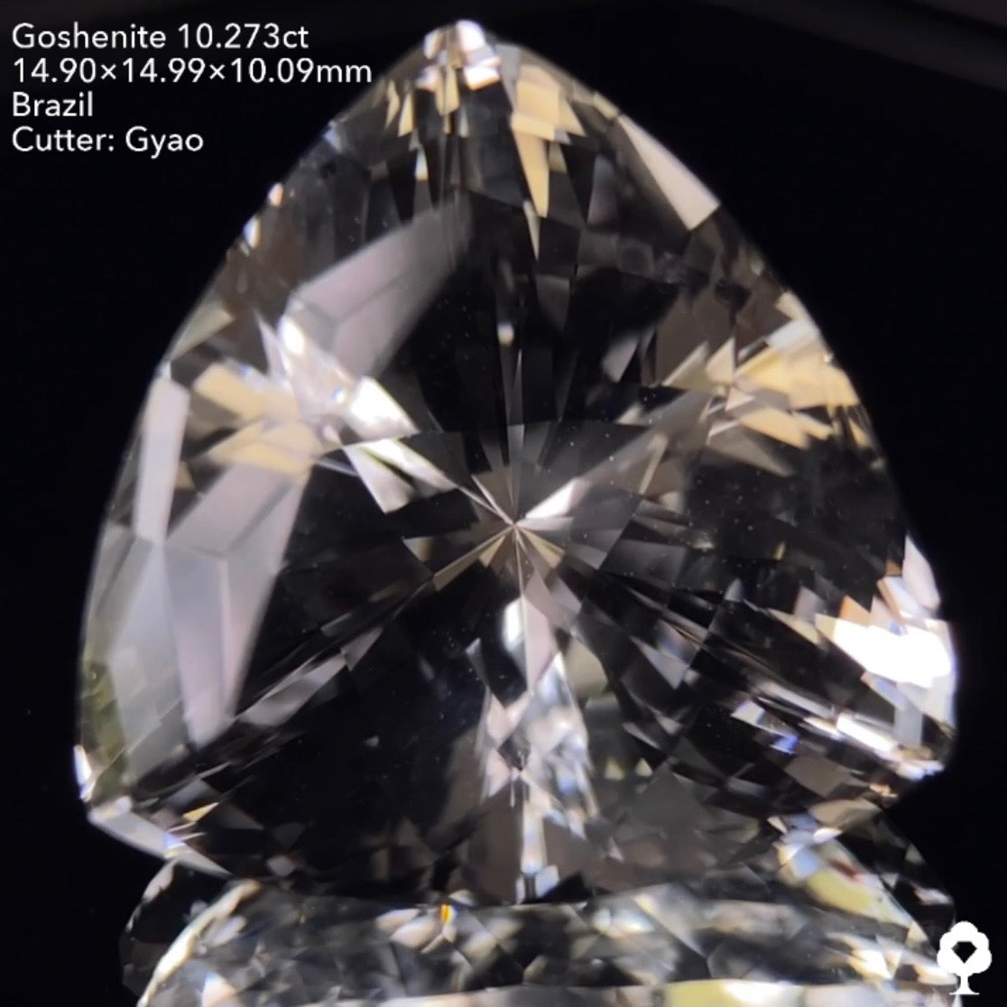 テーブル周りにキューブカットの施された大粒トリリアント★ゴッシェナイト10.273ct ゲオちゃん作品