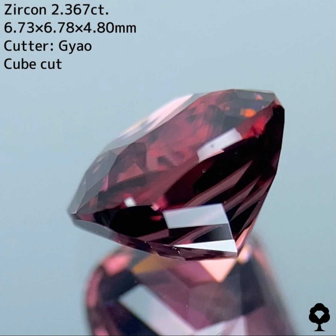サンセットピンクが濃厚な果実の味わいを思わせる★ジルコン 2.367ct【Cube cut】
