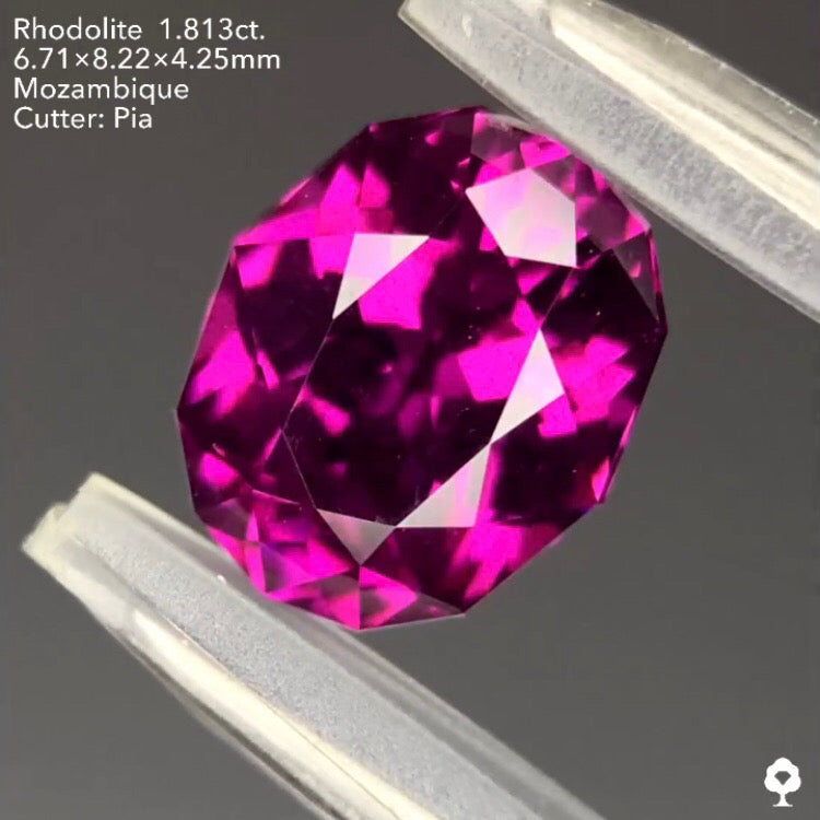 ブルーファイアーチラつくグレープ寄りの美色ファンシーオーバル★ロードライトガーネット1.813ct ピアッちゃん作品★ハラキリプライス