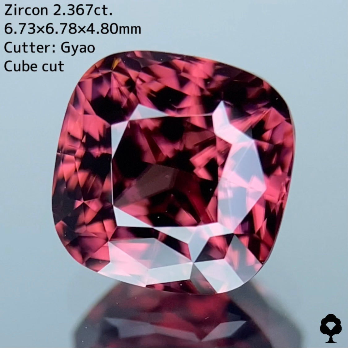 サンセットピンクが濃厚な果実の味わいを思わせる★ジルコン 2.367ct【Cube cut】