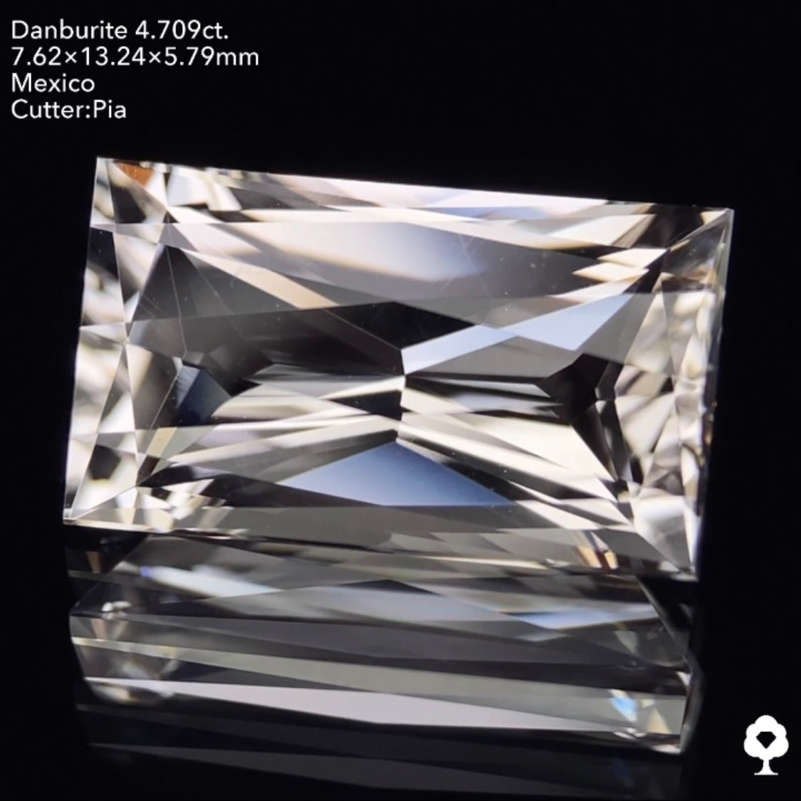 鋭い輝きが折り重なるアヤトリカットのピアッ進化版★カラーレスダンビュライト4.709ct ピアッちゃん作品