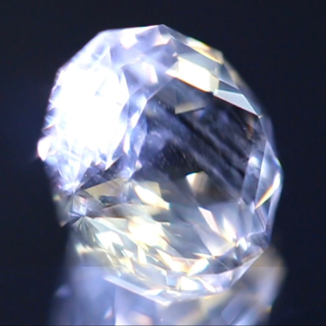 スクエアテーブルの新カットはシラーも美しい★ラブラドライト2.55ct 師匠作品✨こちらはクーポンはごめんなさい🙏