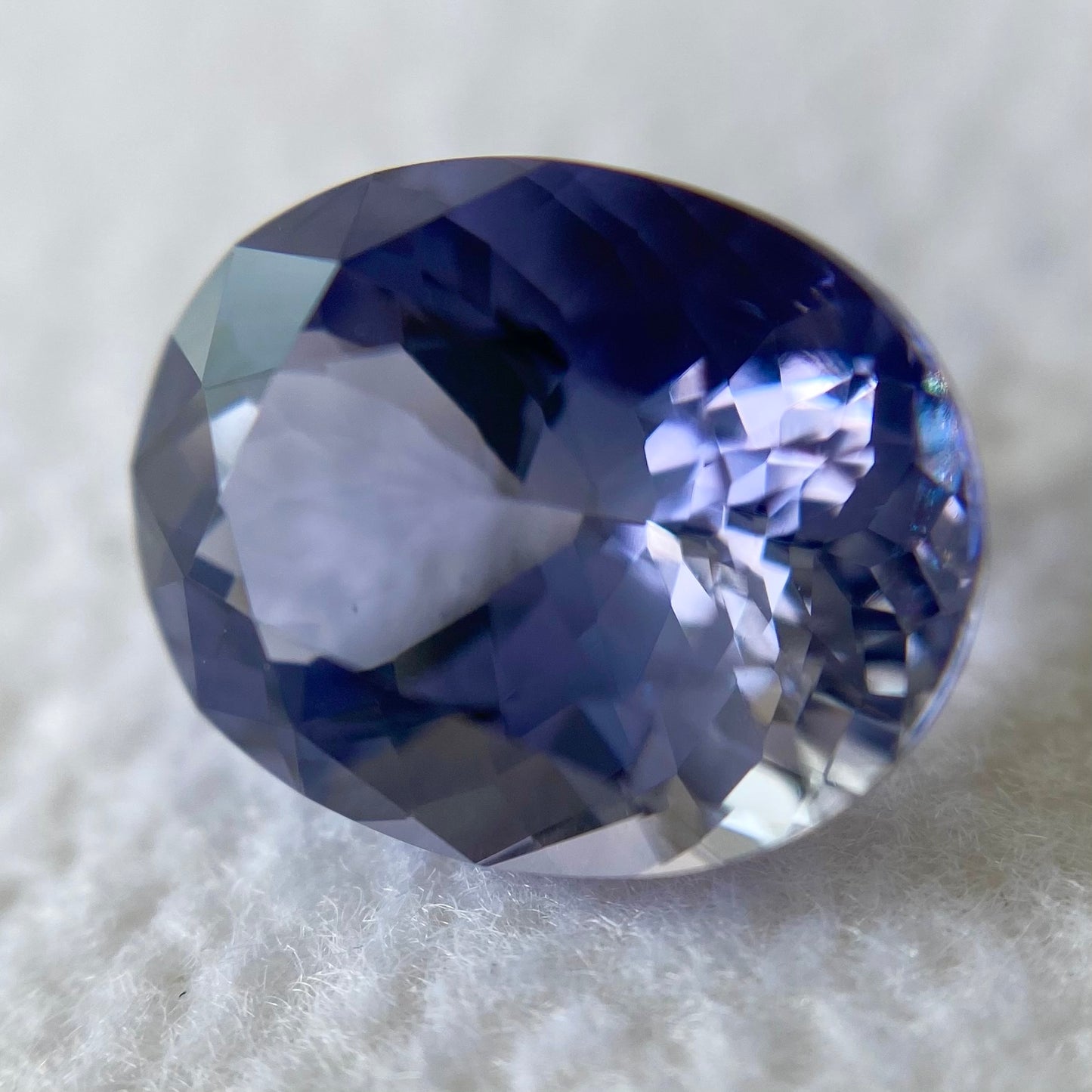 【GW特価】👽ラベンダーカラーが麗しい"究極のオーバル"アイオライト2.30ct ピアッちゃん作品✨