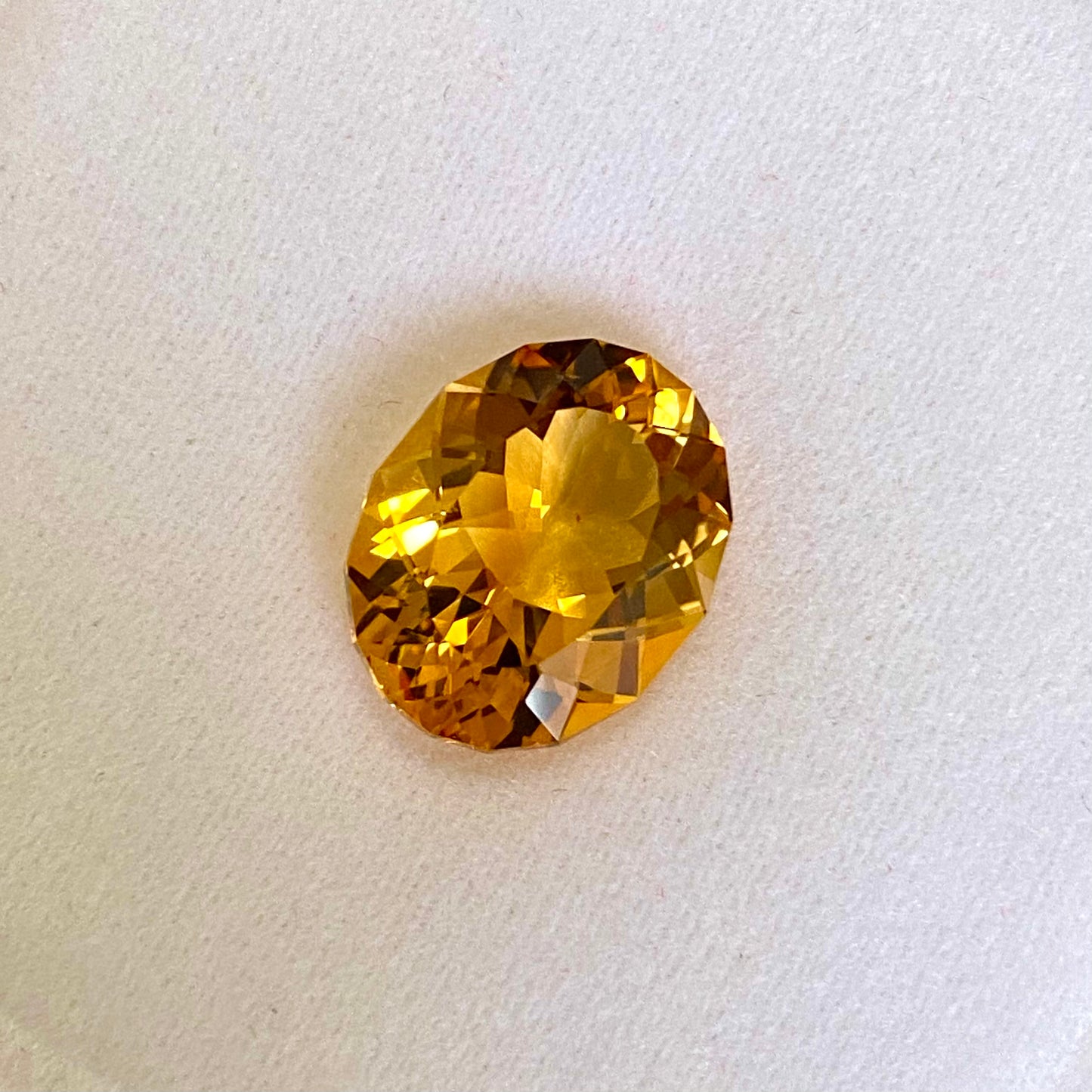 ウイスキーのような美色に酔う🥃師匠お得意のファンシーオーバルがキラキラ✨シトリン4.97ct