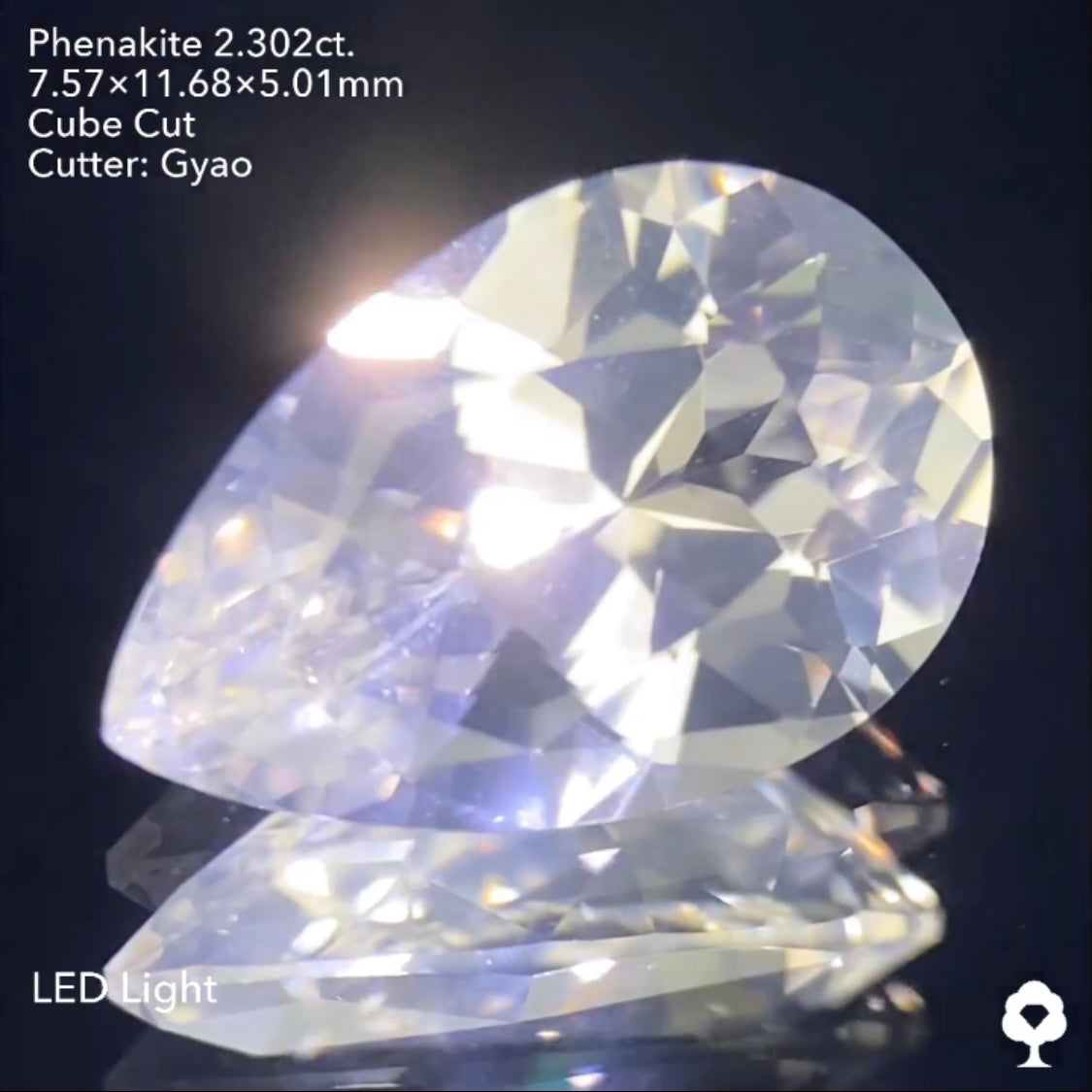 【10/20(木)21:30終了‼️1ヶ月オークション】シルキーかつ強い煌めきのキューブカットレアストーン★フェナカイト2.302ct ゲオちゃん作品