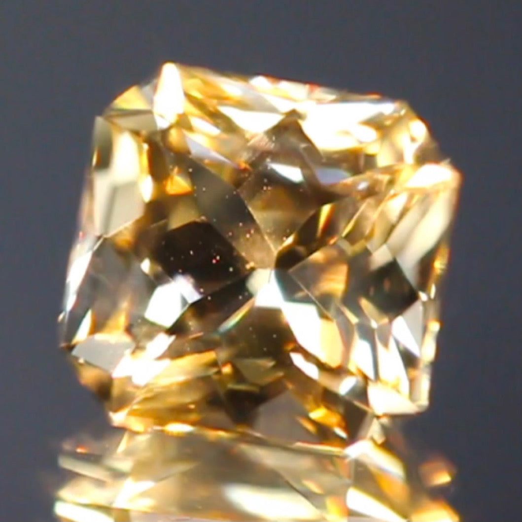 止まらない輝きの中に潜む美しい十字と成長線★ラブラドライト1.56ct 師匠作品✨こちらはクーポンはごめんなさい🙏