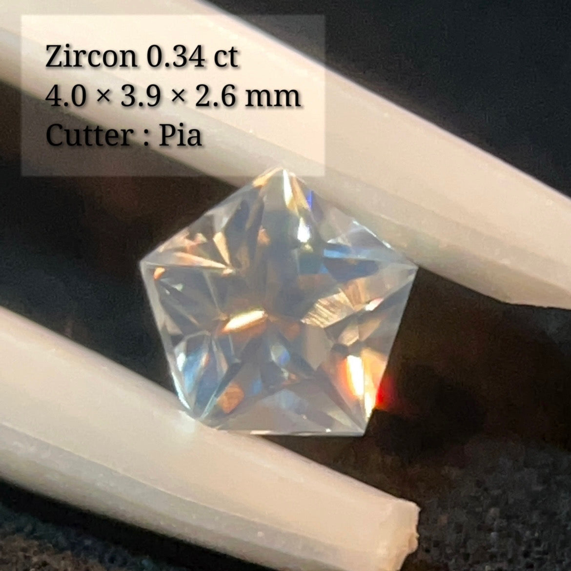 【SOLDOUT】カラーレスジルコン 0.34 ct ピアっちゃん作品 2/10 チャットオークション