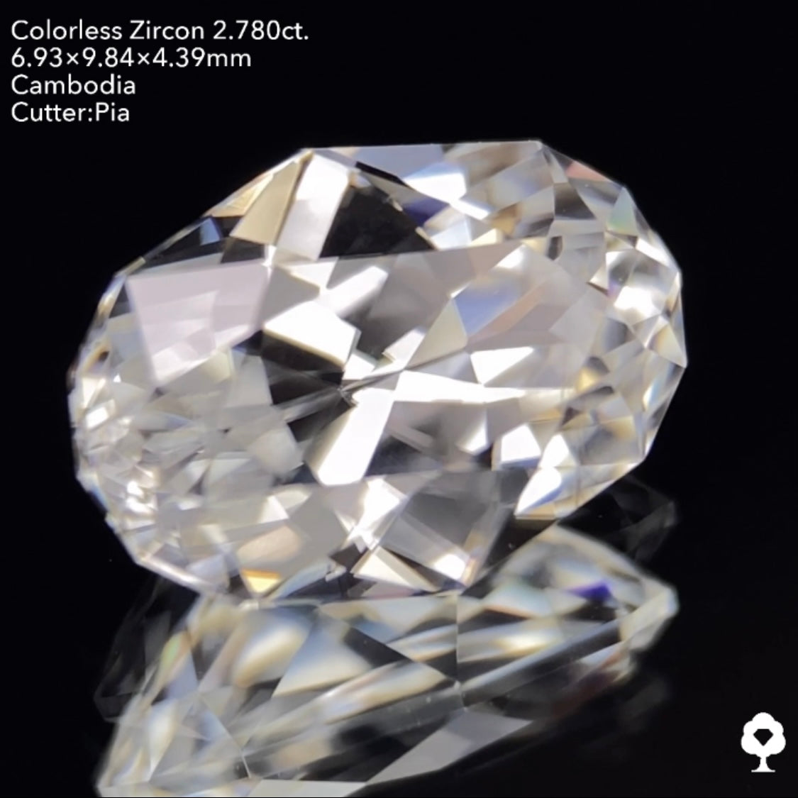 【サイレンタイムセール】凄まじいファイアーを放つクラリティ抜群の美ファンシーオーバル★カラーレスジルコン 2.780ct ピアッちゃん作品