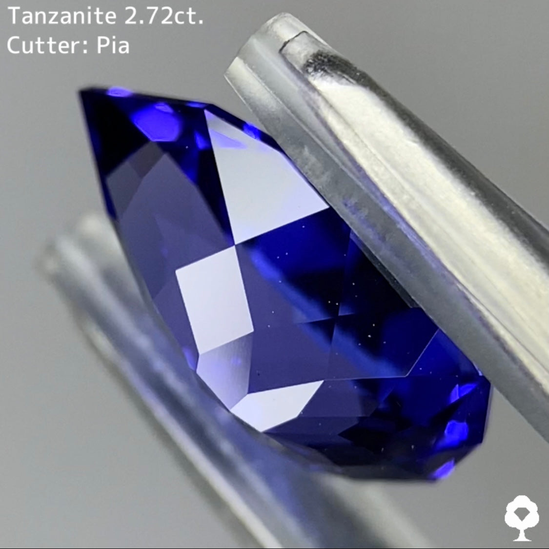 シャープな輪郭のペアシェイプから放たれる色合い煌めきがたまらない★タンザナイト 2.729ct