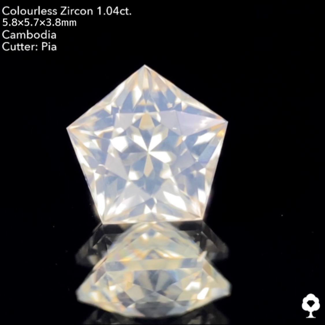 【チャットオクご落札作品☆】幻想的だが輝き抜群のシルキースターペンタゴン★カラーレスジルコン 1.04ct. ピアッちゃん作品