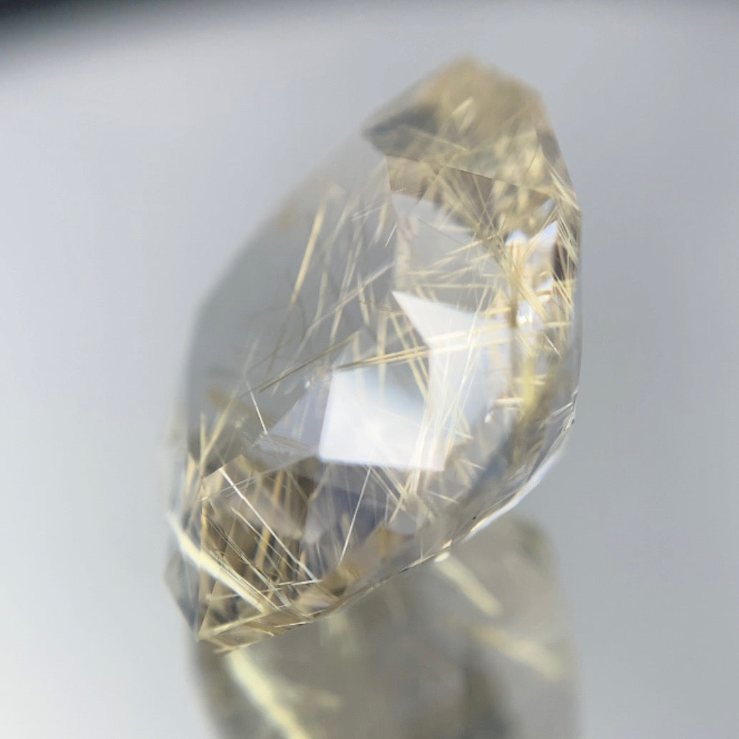 白金のルチルが交差する美ファンシークッション★ルチルクォーツ 8.34ct 師匠作品✨