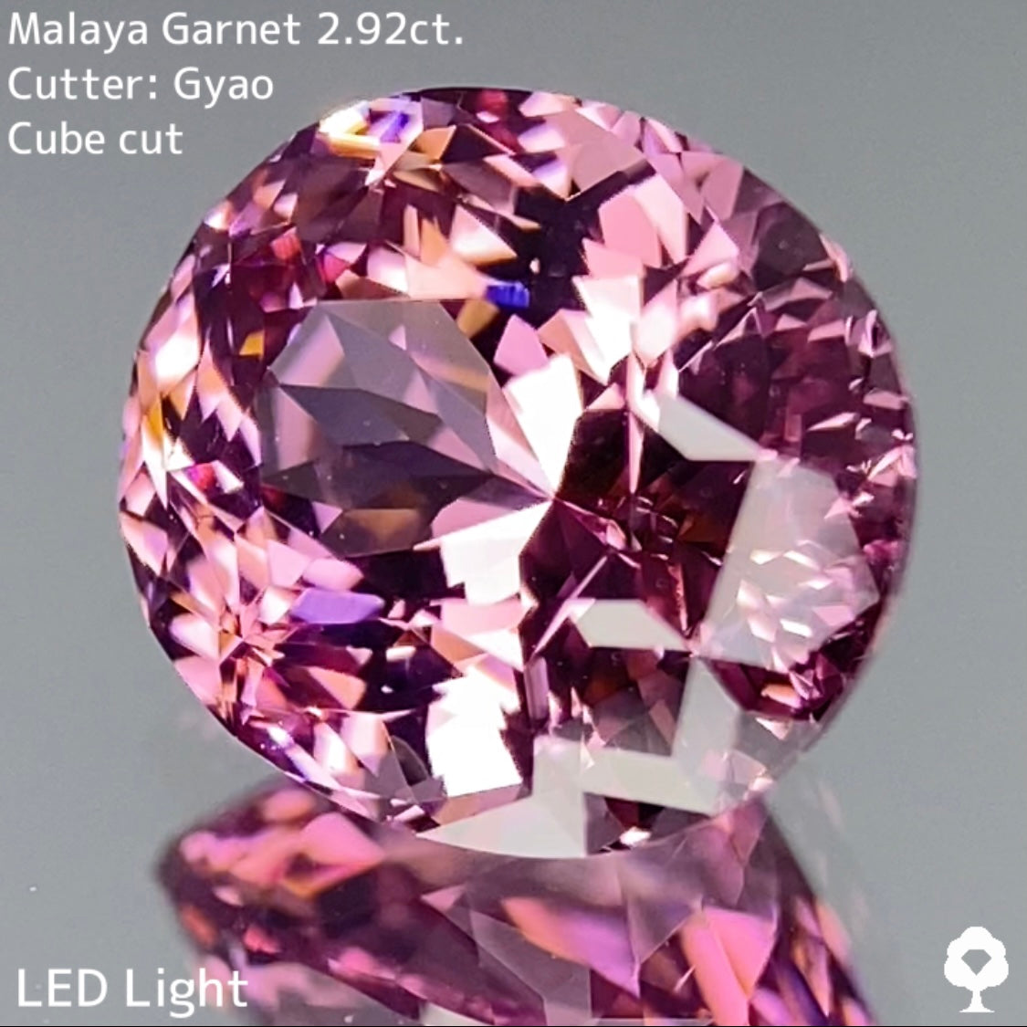 優しく可愛いピンクの細やかで強い煌めきを放つ変則キューブカット★マラヤガーネット 2.923ct【Cube cut】