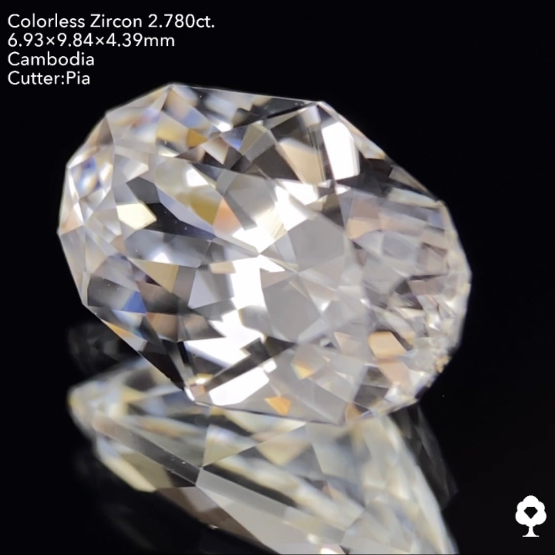 【サイレンタイムセール】凄まじいファイアーを放つクラリティ抜群の美ファンシーオーバル★カラーレスジルコン 2.780ct ピアッちゃん作品