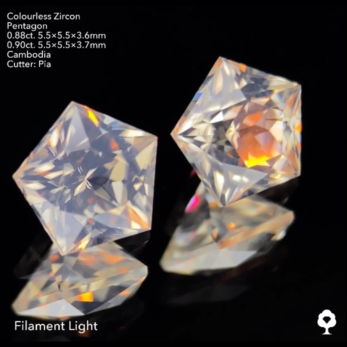 【ご落札者さま専用】ふんわりとした優しい雰囲気から鋭いファイアーがギラギラ★シルキーペンタゴンカラーレスジルコン2個セット計1.78ct. ピアッちゃん作品