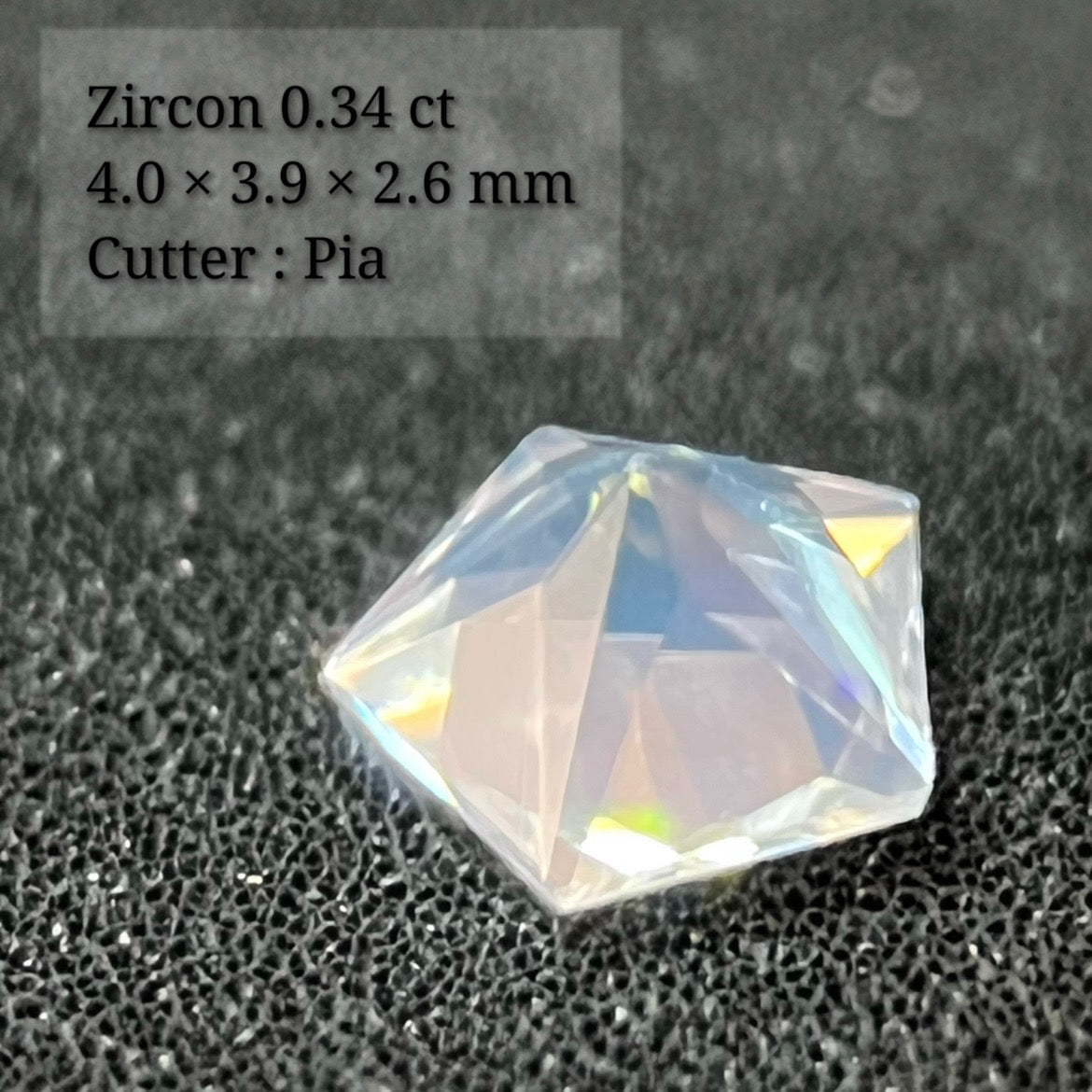 【SOLDOUT】カラーレスジルコン 0.34 ct ピアっちゃん作品 2/10 チャットオークション