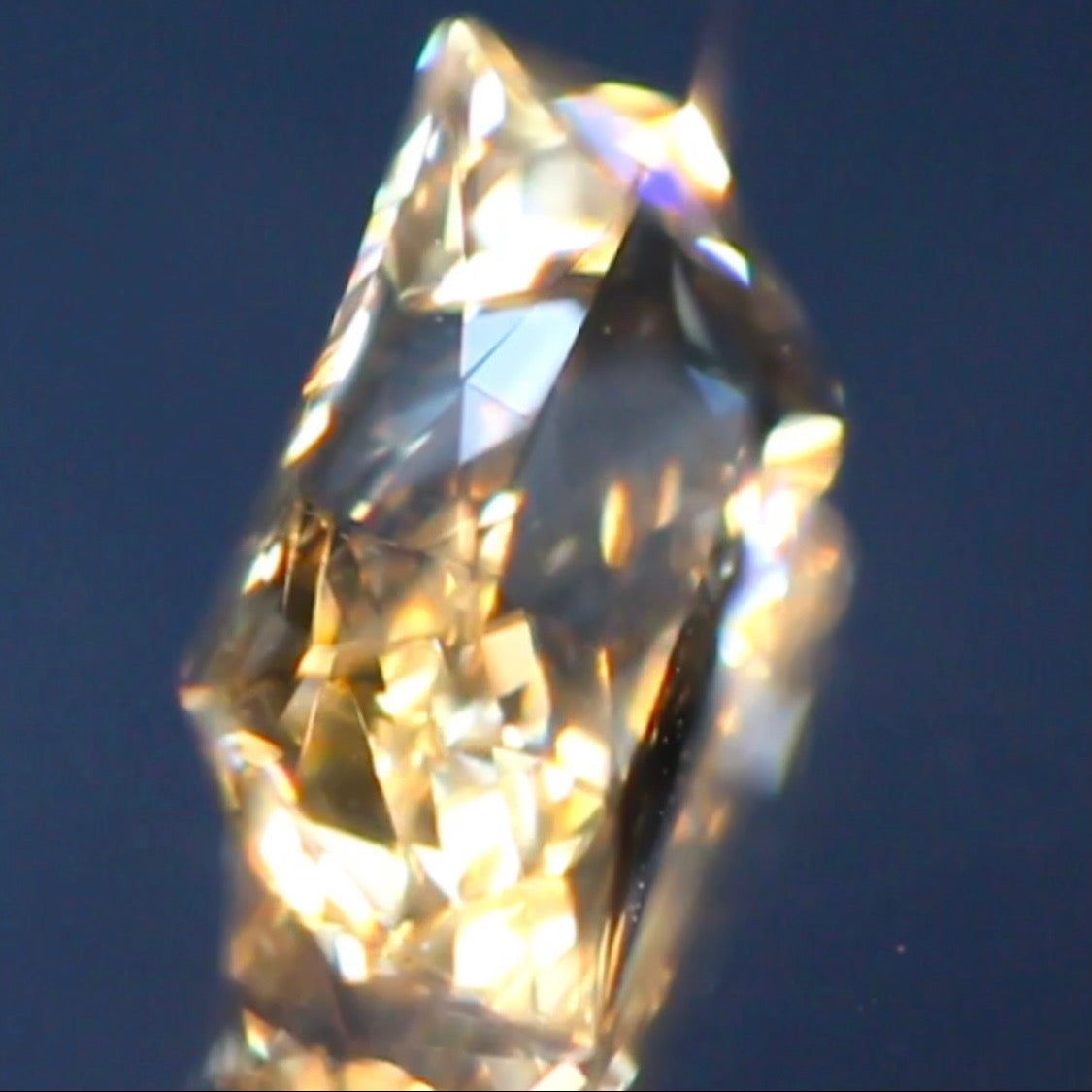 鋭いキラキラが大人気の蝶ネクタイ型カット★ラブラドライト1.77ct ピアッちゃん作品✨こちらはクーポンはごめんなさい🙏