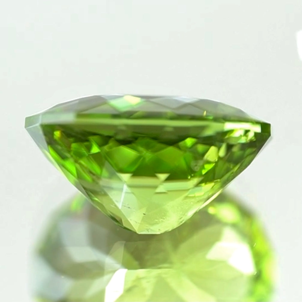 ファンシーオーバルペリドット3.60ct💎レイちゃん作品
