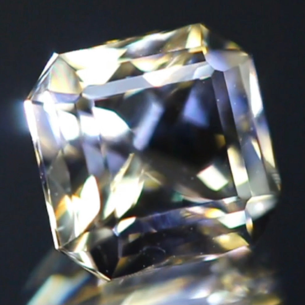 止まらない輝きの中に潜む美しい十字と成長線★ラブラドライト1.56ct 師匠作品✨こちらはクーポンはごめんなさい🙏