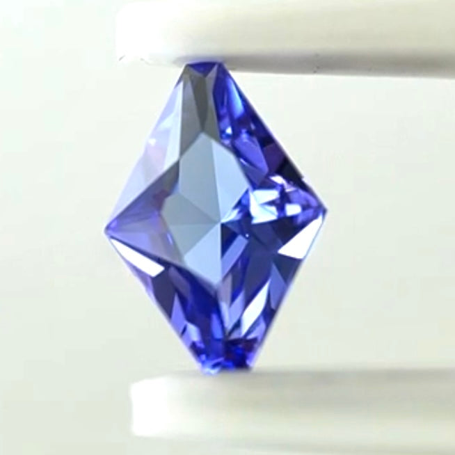 ファンシーカイトタンザナイト0.38ct💎ピアッちゃん作品