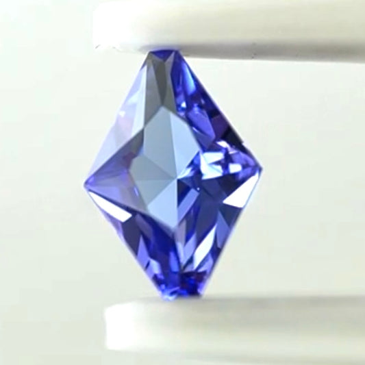 ファンシーカイトタンザナイト0.38ct💎ピアッちゃん作品