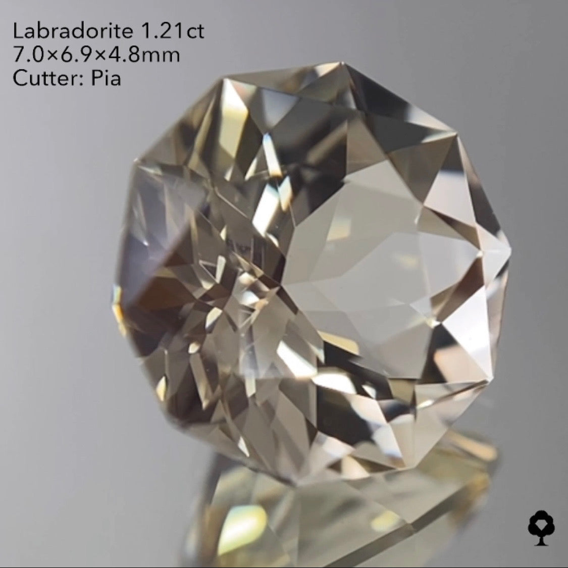 【20:50終了】五芒星が重なり合う美しい新カット★ラブラドライト1.21ct ピアッちゃん作品