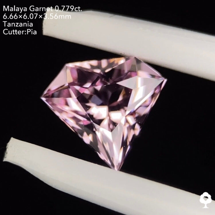 【お客さま専用】宝石形マラヤガーネット0.779ct ピアッちゃん作品★お問い合わせ特別価格