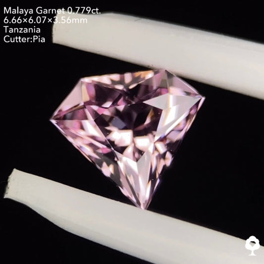 【お客さま専用】宝石形マラヤガーネット0.779ct ピアッちゃん作品★お問い合わせ特別価格