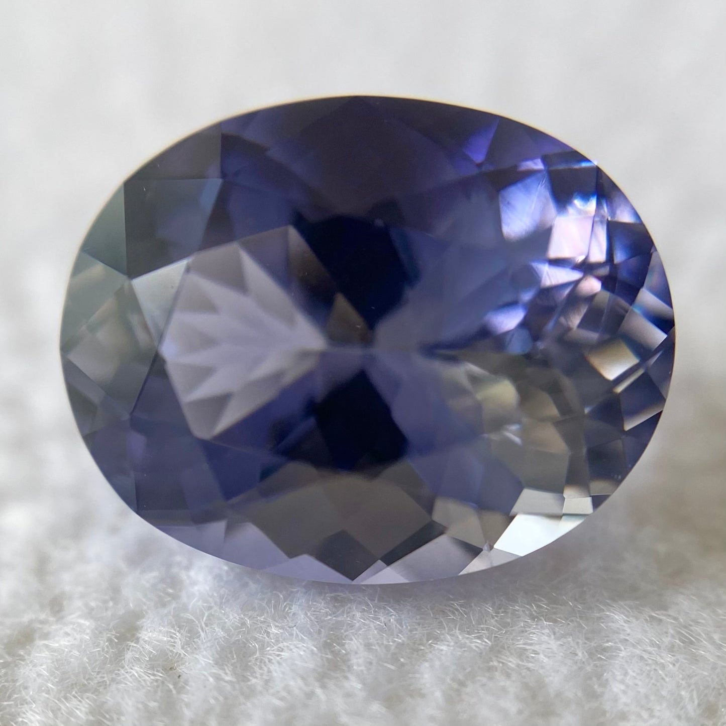 【GW特価】👽ラベンダーカラーが麗しい"究極のオーバル"アイオライト2.30ct ピアッちゃん作品✨