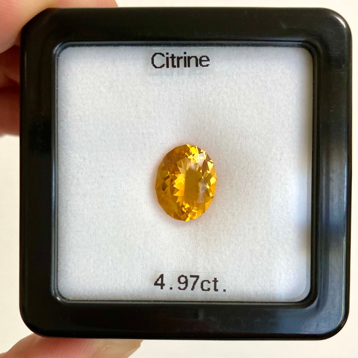 ウイスキーのような美色に酔う🥃師匠お得意のファンシーオーバルがキラキラ✨シトリン4.97ct