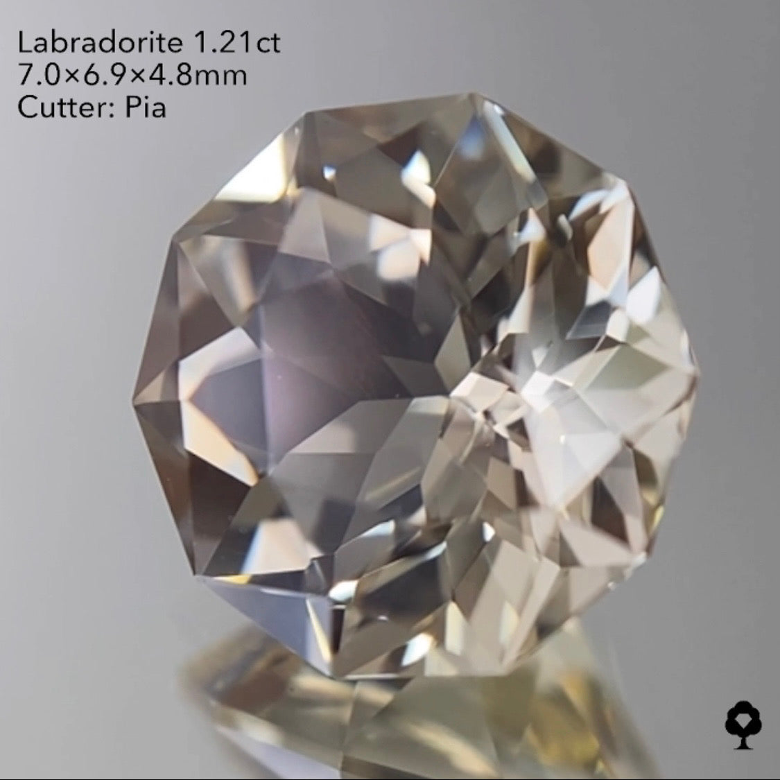 【20:50終了】五芒星が重なり合う美しい新カット★ラブラドライト1.21ct ピアッちゃん作品