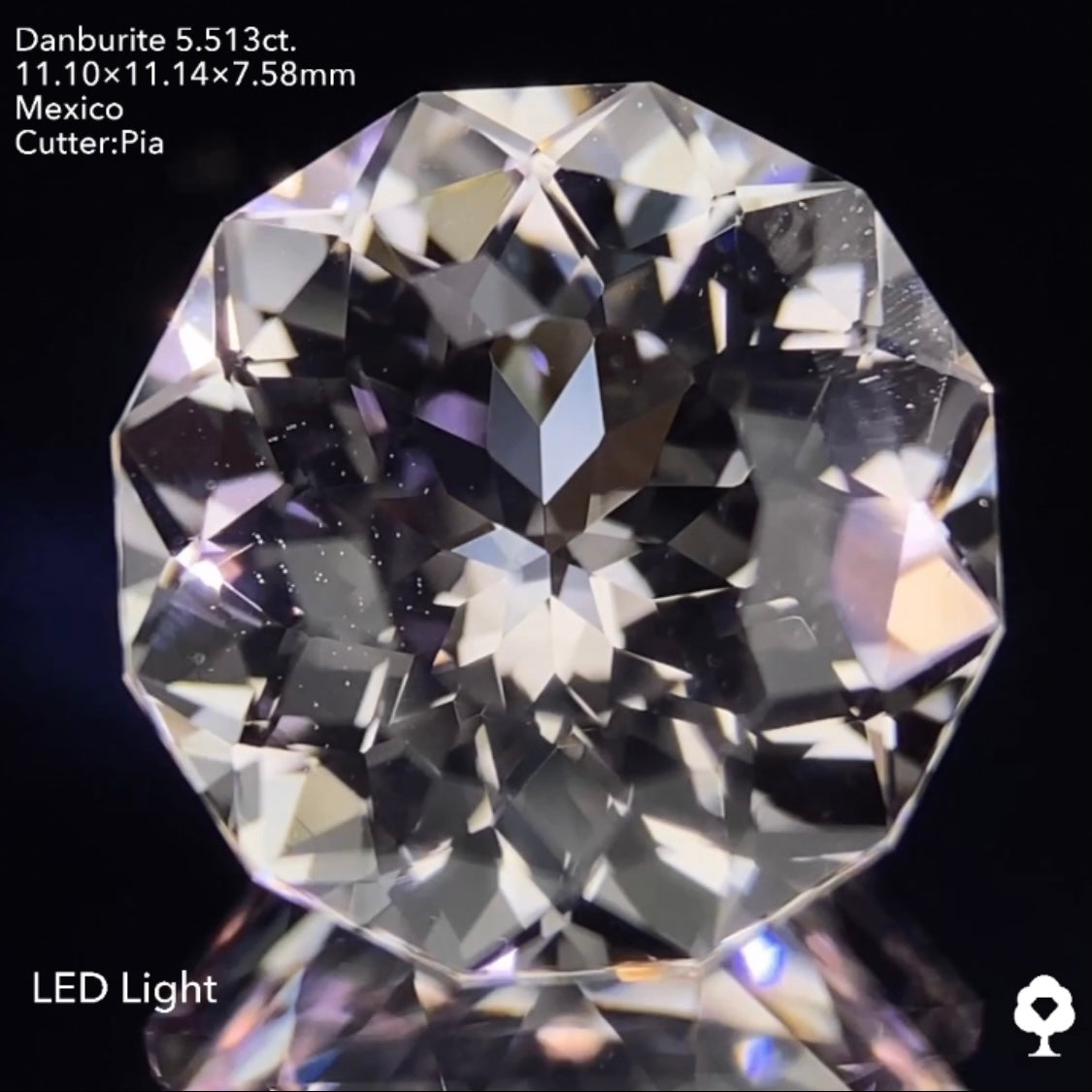 クラウンの新カットによるギラギラが美しい★カラーレスダンビュライト5.513ct ピアッちゃん作品