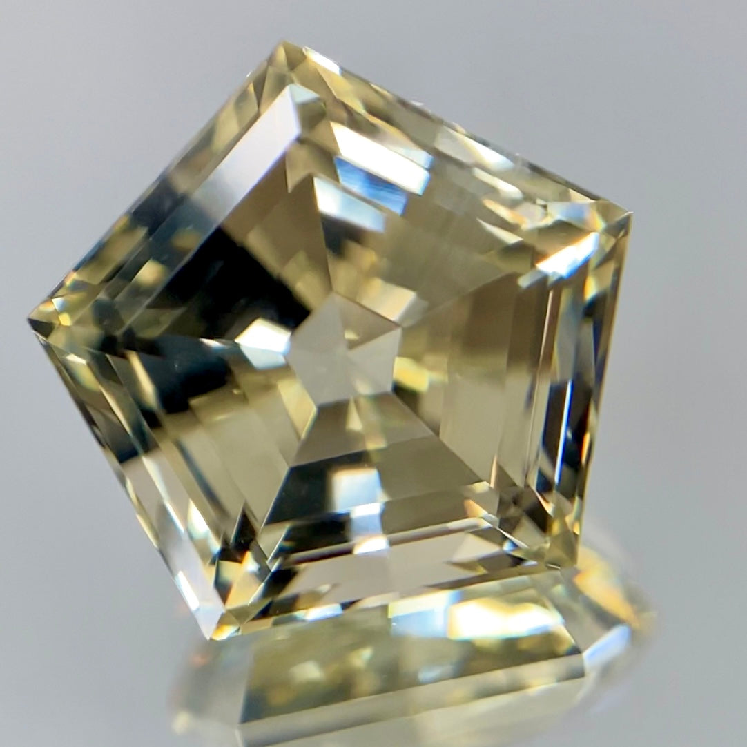 【💖GTCより特別出品💖】キラキラ五角形❤︎ゴールデンラブラドライト2.36ct