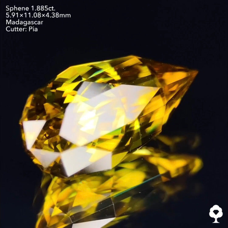 6ctから抽出された鋭くギラめくシャープペアシェイプ★スフェーン1.885ct ピアッちゃん作品★ハラキリプライス