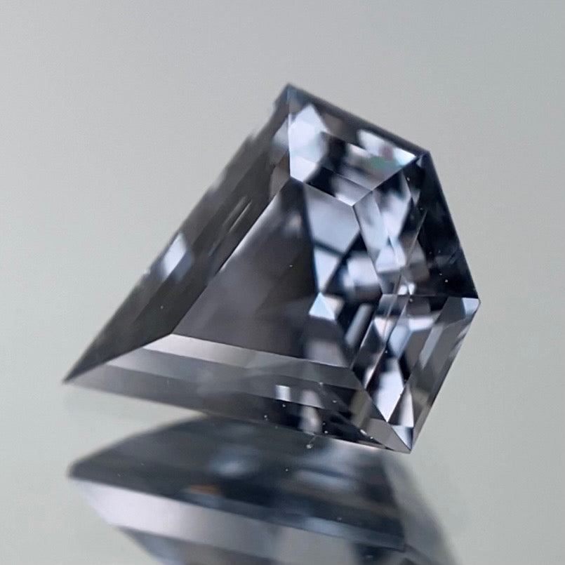 【SOLD OUT】宝石形スピネル0.482ct ピアッちゃん作品 12/30Live