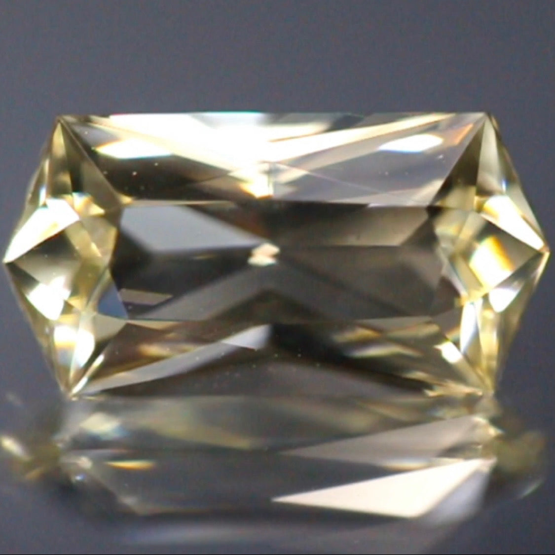 鋭いキラキラが大人気の蝶ネクタイ型カット★ラブラドライト1.77ct ピアッちゃん作品✨こちらはクーポンはごめんなさい🙏
