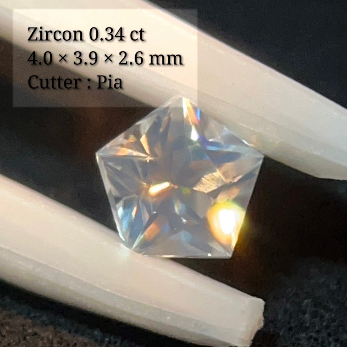 【SOLDOUT】カラーレスジルコン 0.34 ct ピアっちゃん作品 2/10 チャットオークション