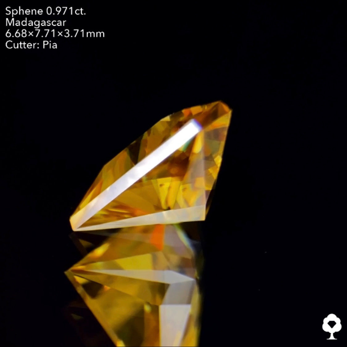 コレぞマダガスカルゴールドといえる煌めき抜群の宝石形★マダガスカルスフェーン0.971ct. ピアッちゃん作品
