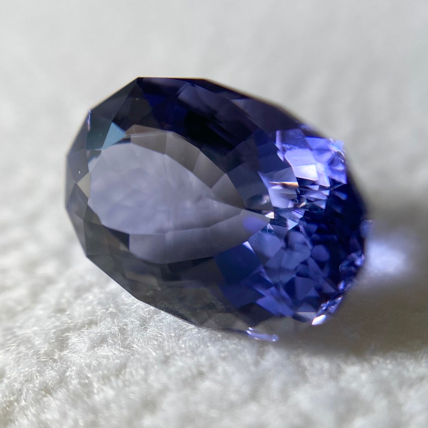 👽パビリオンの美しいカットと色むら感が最高"ファンシーオーバル" アイオライト2.33ct レイちゃん作品✨