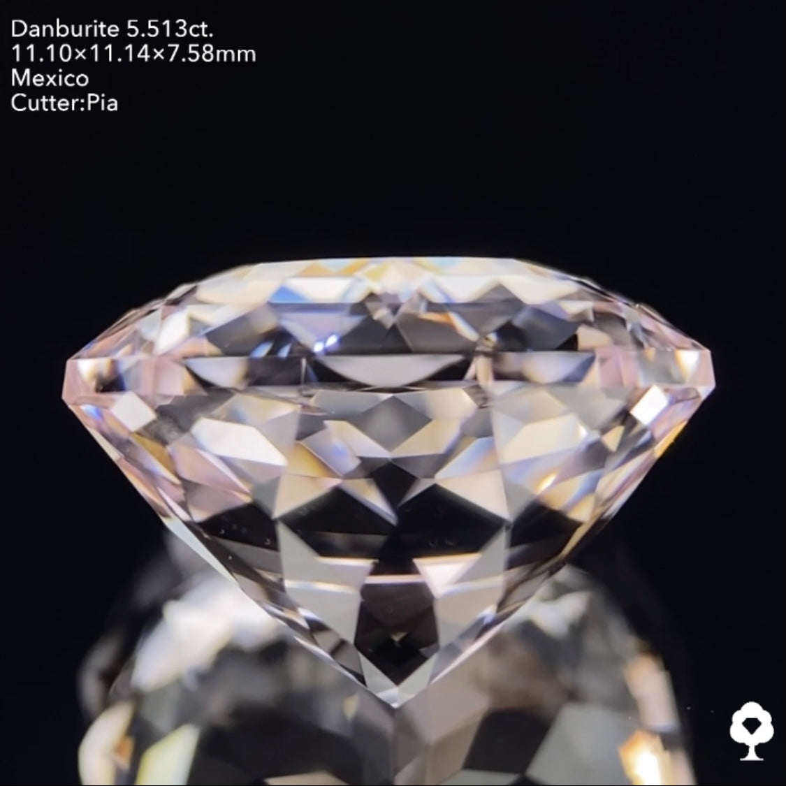 クラウンの新カットによるギラギラが美しい★カラーレスダンビュライト5.513ct ピアッちゃん作品