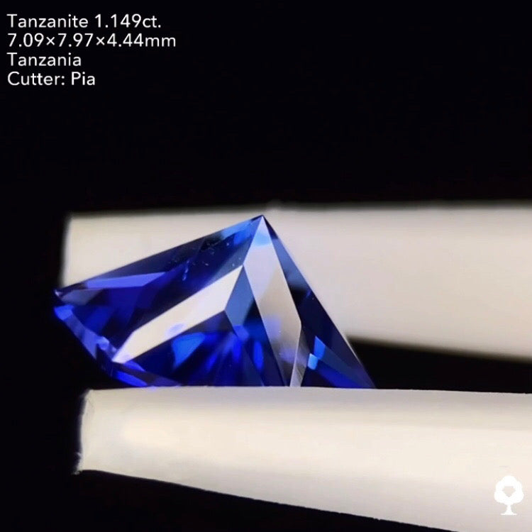 タンザナイト1.149ct. 宝石形 ピアッちゃん作品
