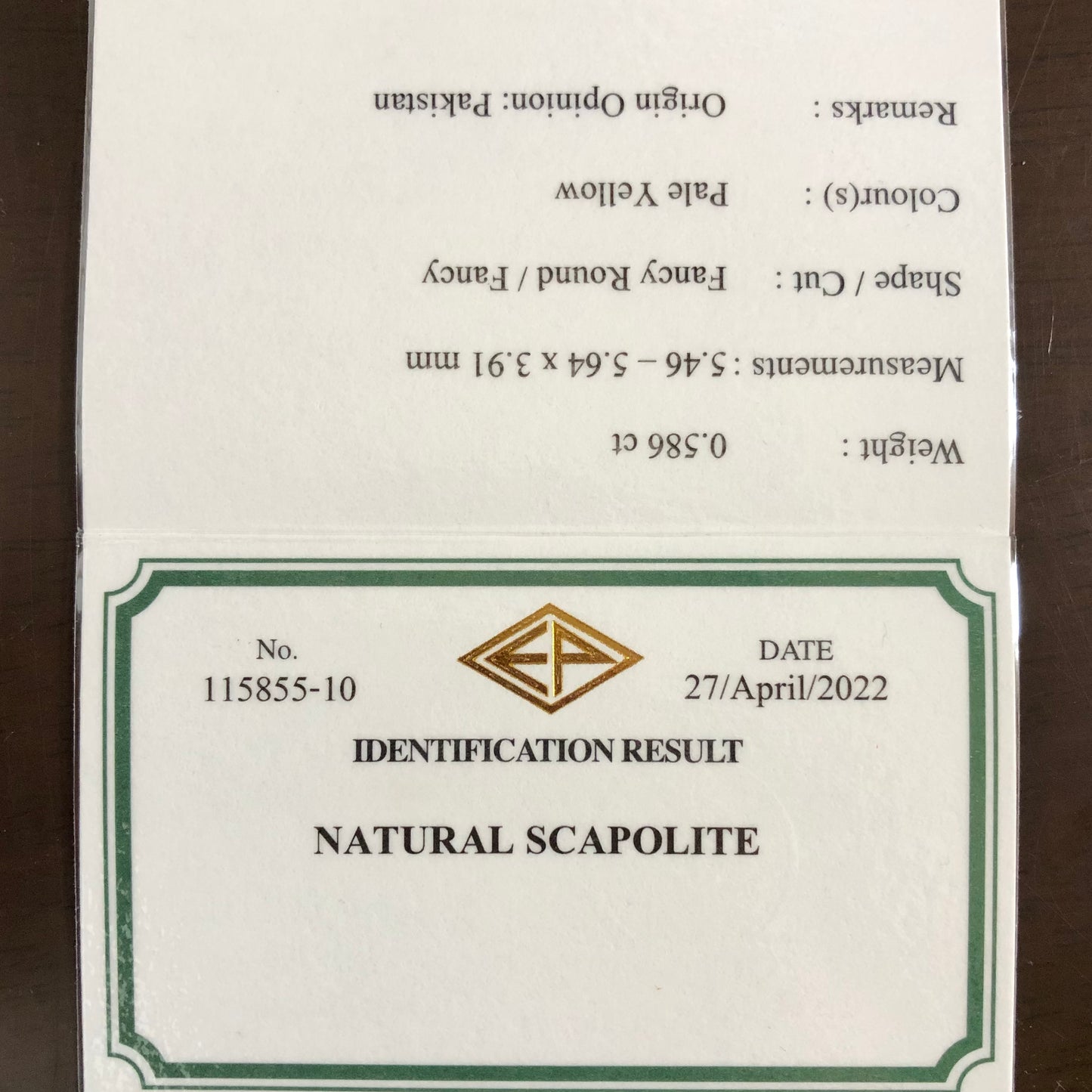 ギラギララウンドが蛍光して美しいたんぽぽになる★スキャポライト0.586ct ピアッちゃん作品