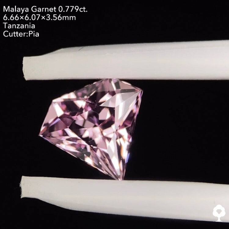 【お客さま専用】宝石形マラヤガーネット0.779ct ピアッちゃん作品★お問い合わせ特別価格