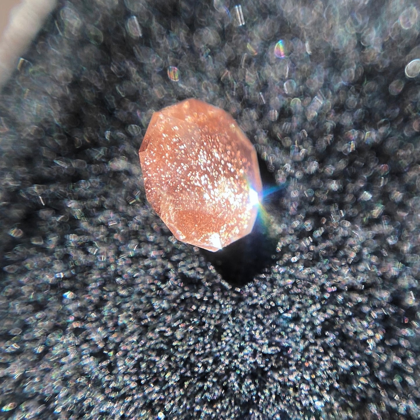 💖お待たせしました❣️ファンシーラウンドのオレゴンサンストーン0.39ct(テーブルからはみ出るシラー🙈💓)☀️💎ピアッちゃん作品【4/30チハルーム】GW特別特価❗️