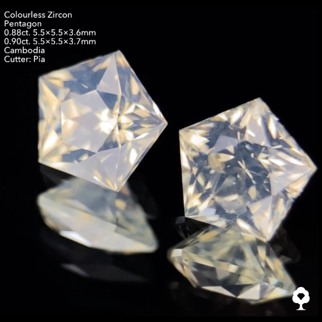 【ご落札者さま専用】ふんわりとした優しい雰囲気から鋭いファイアーがギラギラ★シルキーペンタゴンカラーレスジルコン2個セット計1.78ct. ピアッちゃん作品